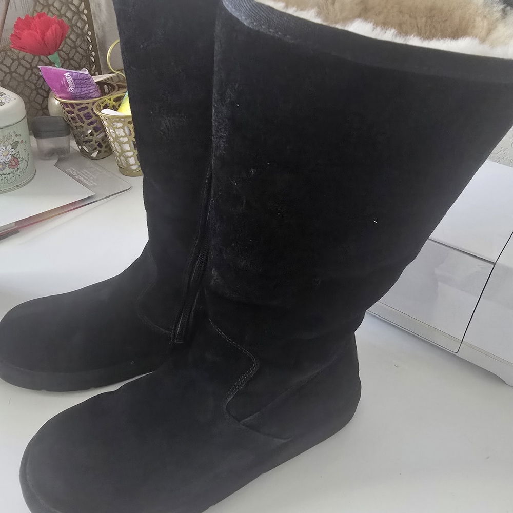 UGG Black Winter Boots with Cream Lining